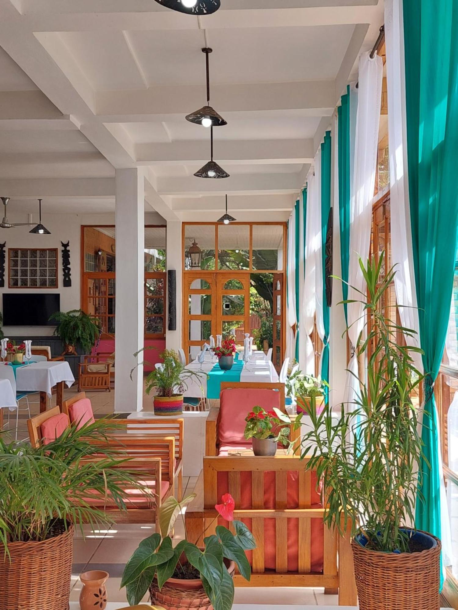 Island Continent Hotel Ivato Airport Exterior foto