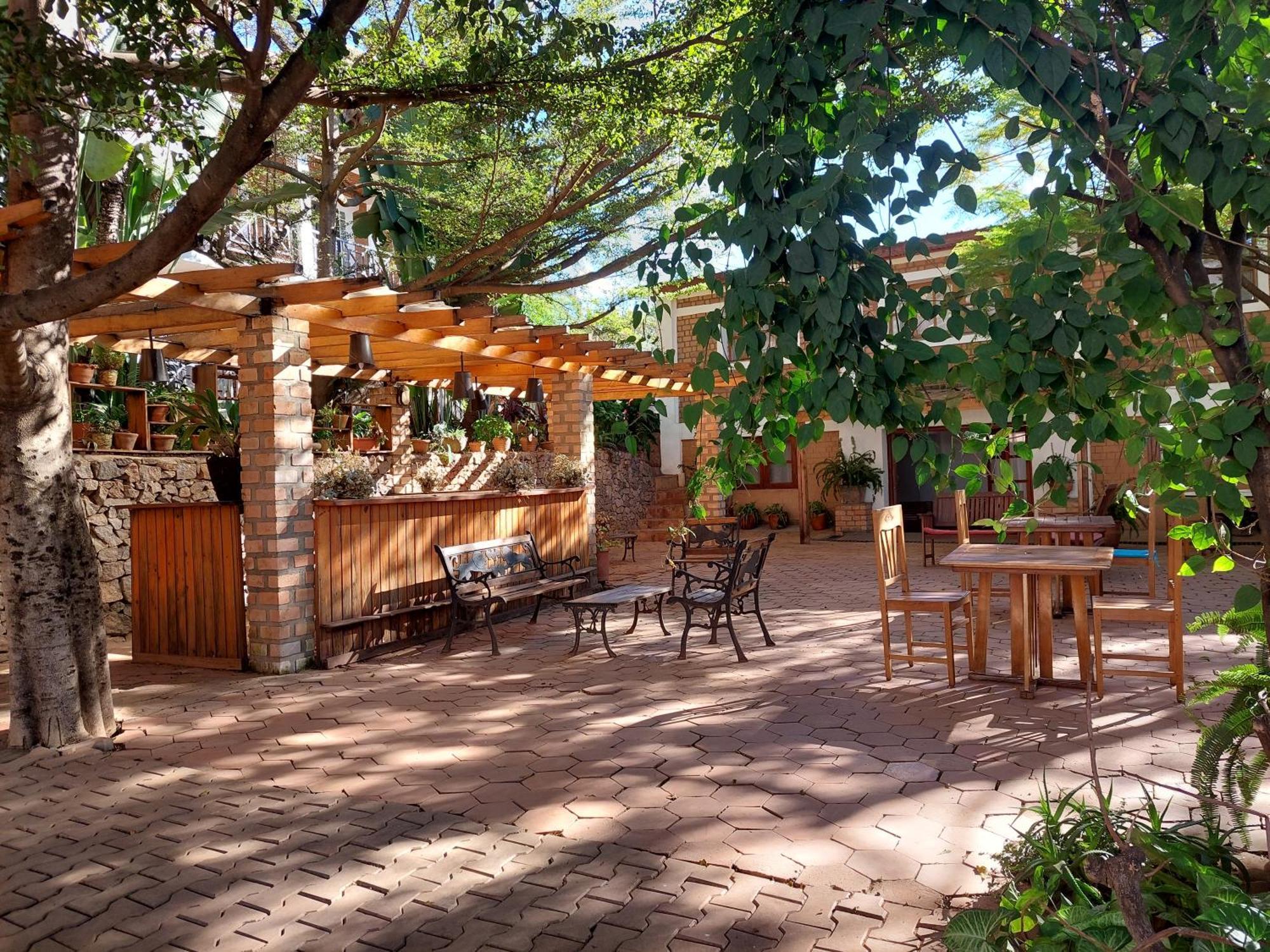 Island Continent Hotel Ivato Airport Exterior foto